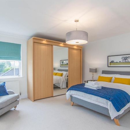 피터버러 Jubilee Mansions 5* Retreat 아파트 외부 사진