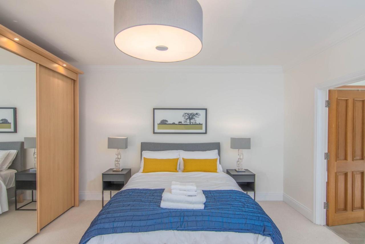 피터버러 Jubilee Mansions 5* Retreat 아파트 외부 사진